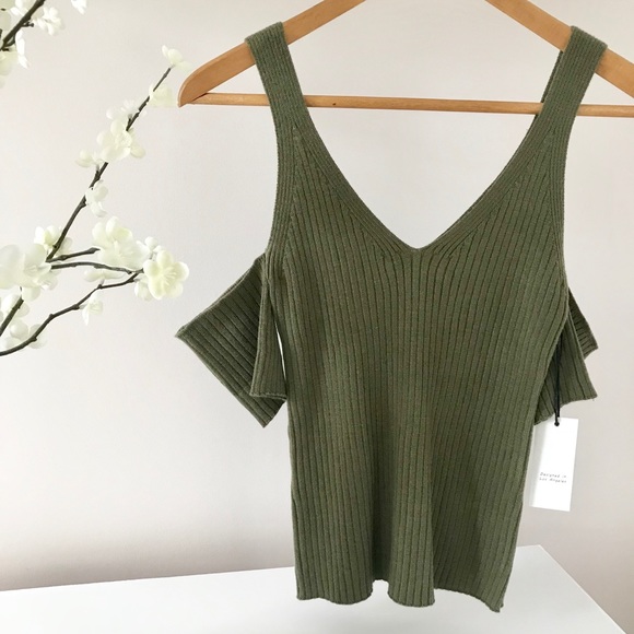 NWT Green Cold Shoulder Sweater Top - Picture 4 of 5